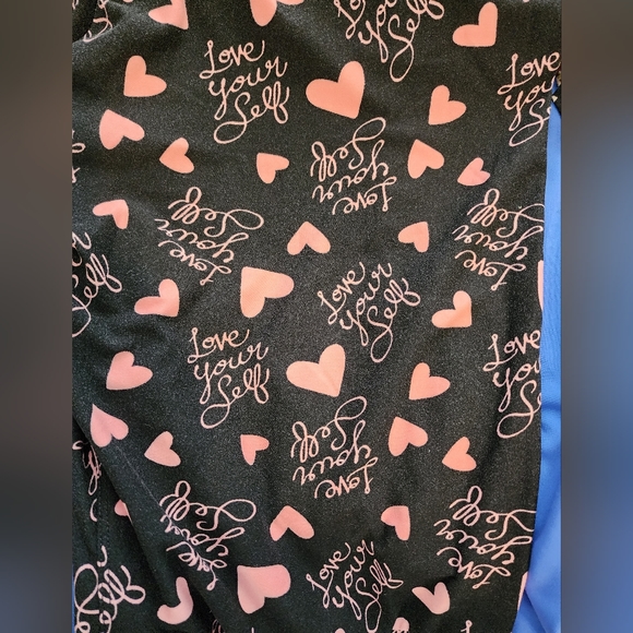 Valentine's Lularoe TC2 Leggings - Picture 2 of 3